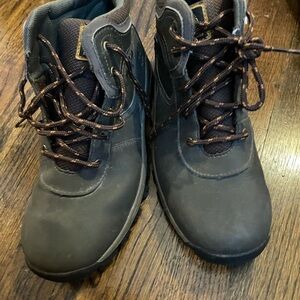 Timberland waterproof hiking boots boys size 5